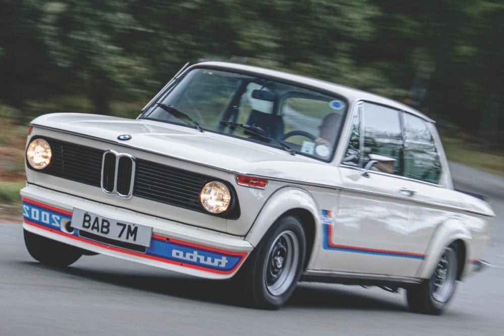 喂，唔好俾佢個盒仔樣呃到！BMW 2002 Turbo根本係七十年代嘅街頭炸彈