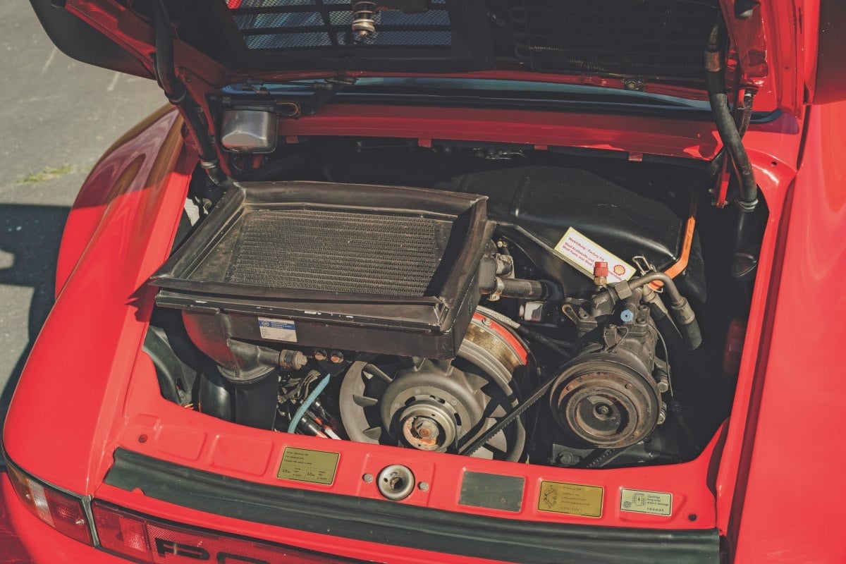 930 Turbo：暴力渦輪一腳踢