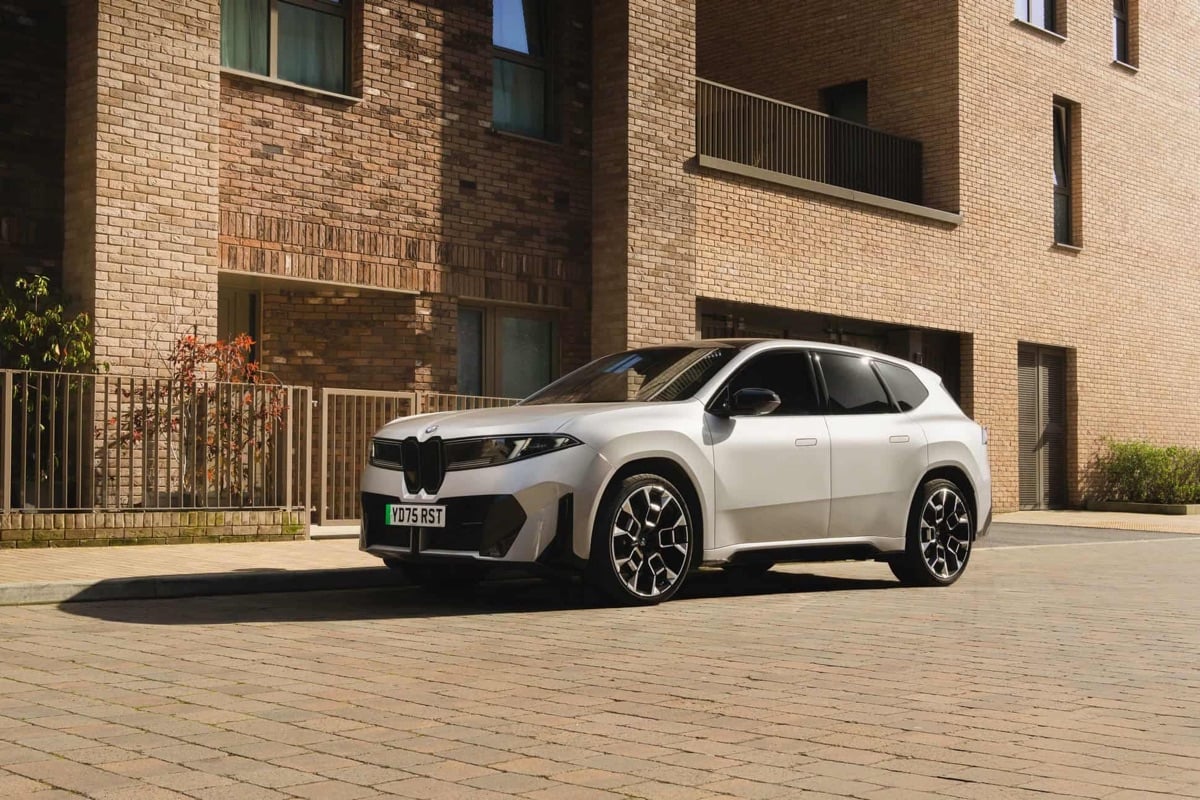 新iX3本來想扮未來感型男，點知一出場即被前BMW設計大師當場挑機！