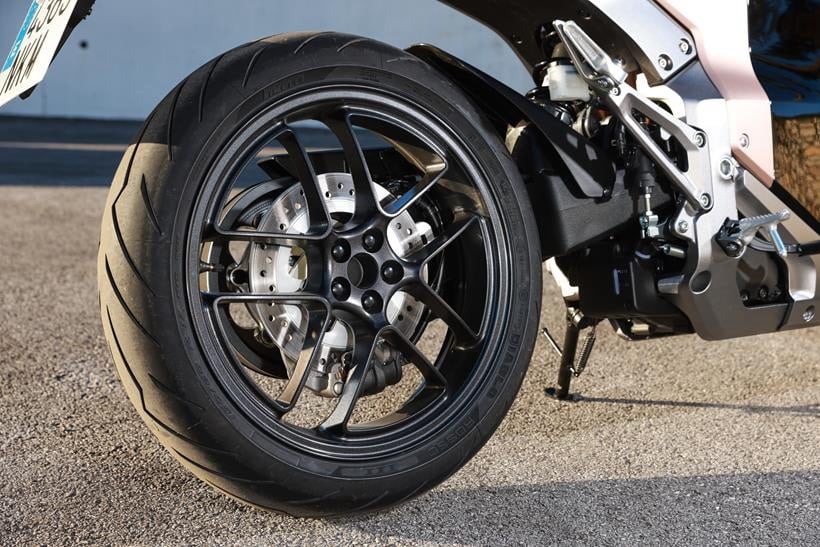 Honda WN7：靜到離譜，快到想笑
