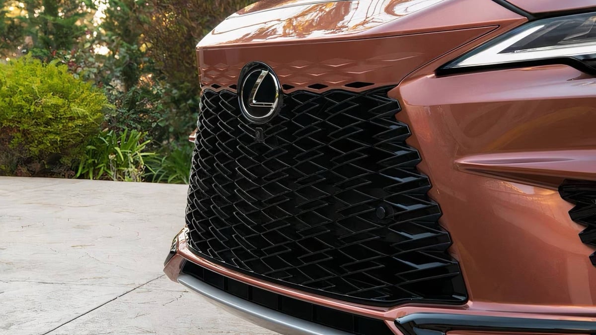 如果豪華SUV界係一場西裝大戰，Lexus RX 500h就係嗰個着得最斯文、但暗地裡最好打嗰位