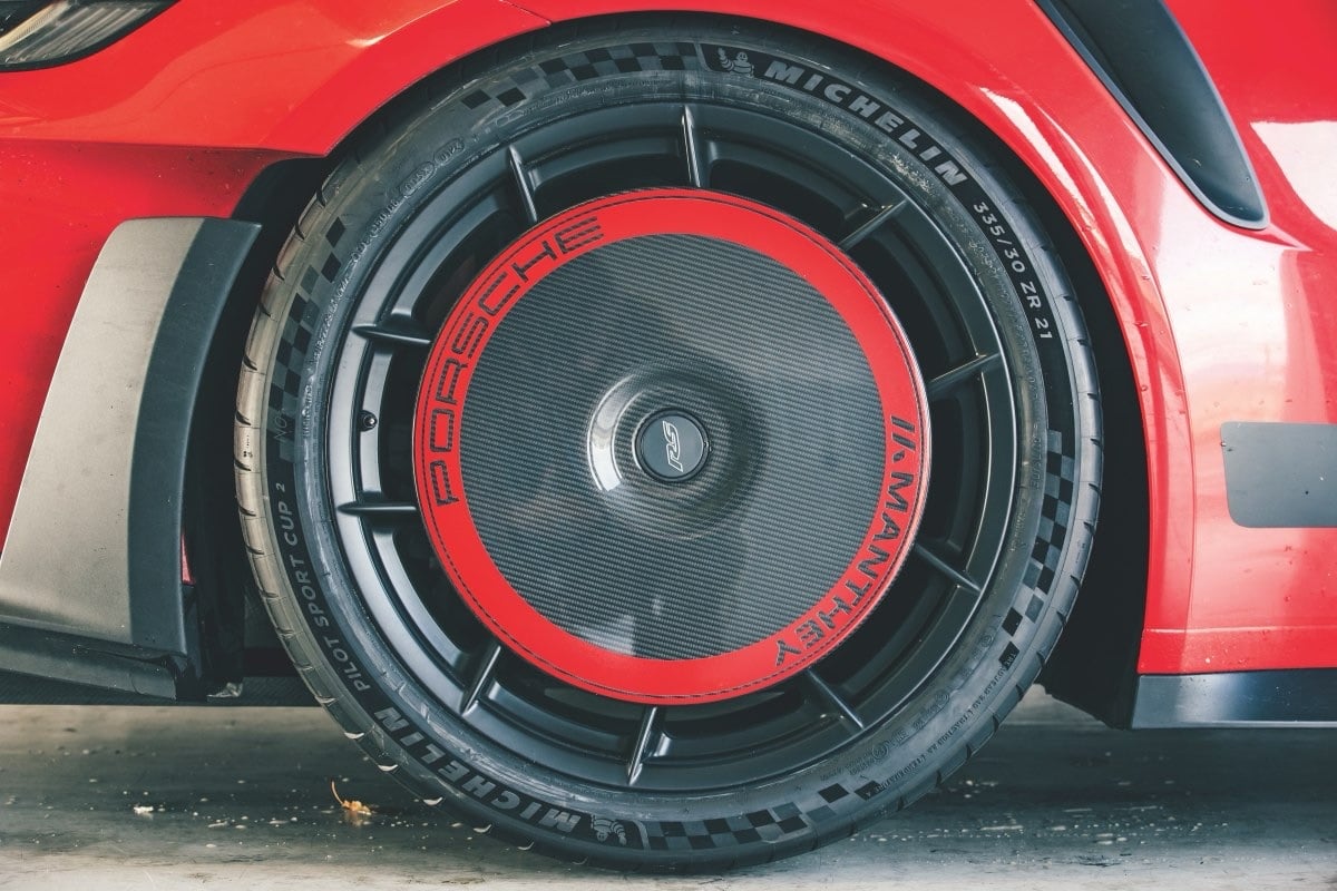 911 GT3 RS加Manthey Kit：癲到飛上天