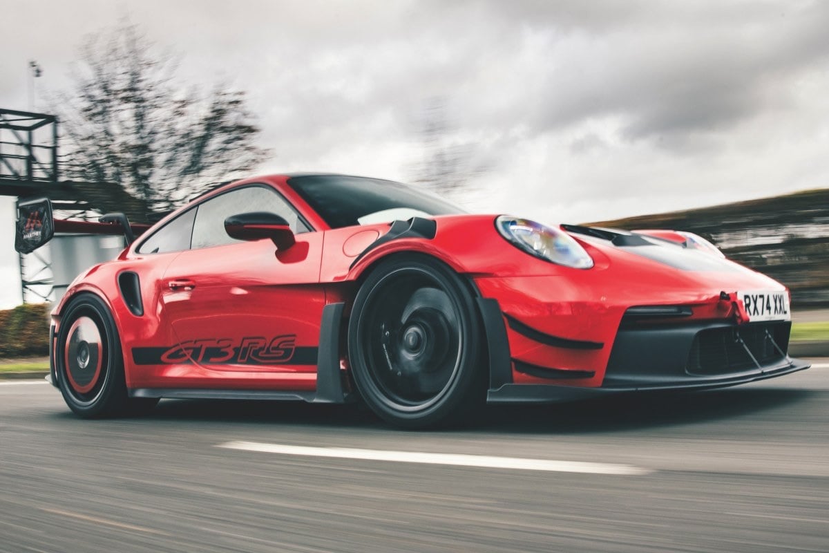 當你以為911 GT3 RS已經夠惡，Manthey就像個嫌世界未夠嘈的瘋狂教授，硬係要再質一堆碳纖維上身