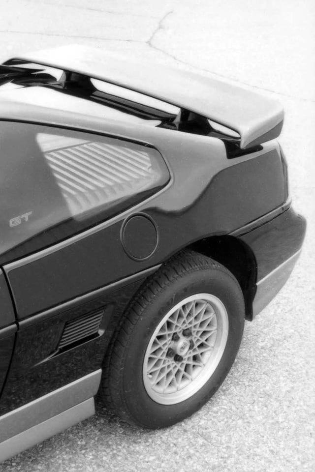 1986 Pontiac Fiero GT：靚樣救唔到靈魂