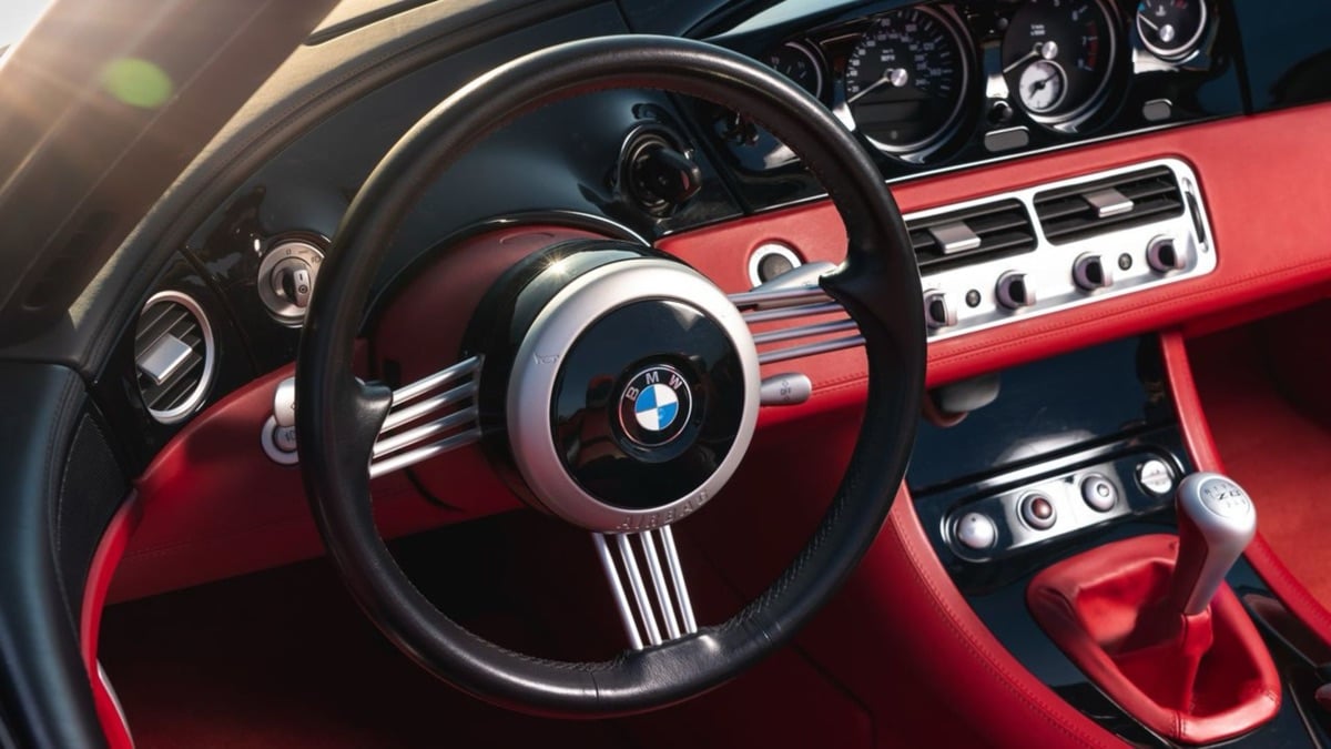 BMW Z8：復古皮囊，猛獸心臟